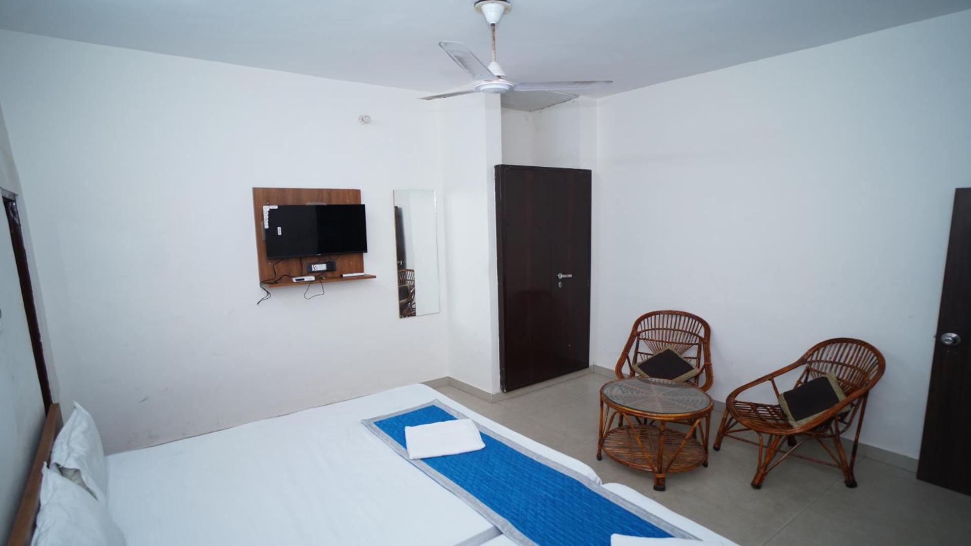 Hotel Apoorv - Near Jaipur Railway Station Room photo